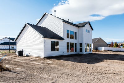 *Finished home photos are representational images only. Chat with sales agent for details. 3,925sf New Home in Tremonton, UT