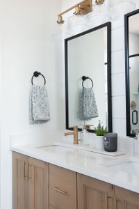 Get The Look: A Modern and Sleek Bathroom