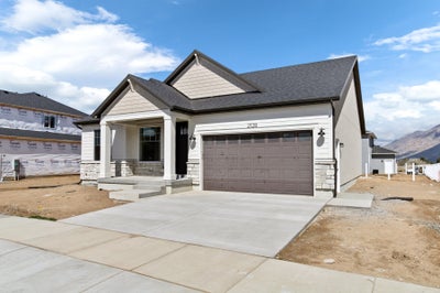 *Finished home photos are representational images only. See sales agent for details. 3,140sf New Home in Mapleton, UT