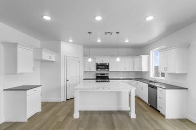 *Photo not representational of selections, only the floor plan. Contact agent for details*. 2,552sf New Home in Washington, UT
