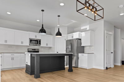 *Photos are representational of the floorplan only, NOT the specific listing. See Agent for more details*. 2,552sf New Home in St. George, UT
