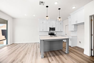 *Photo are representational of the floor plan only, NOT the selections. Contact agent details*. 3br New Home in St. George, UT