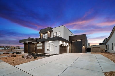 *Photo not representational of selections, only the floor plan. Contact agent for details*. 5br New Home in St. George, UT