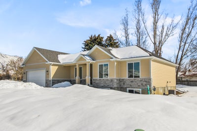 Front *Finished home photos are representational images only. See sales agent for details. 3br New Home in Salem, UT