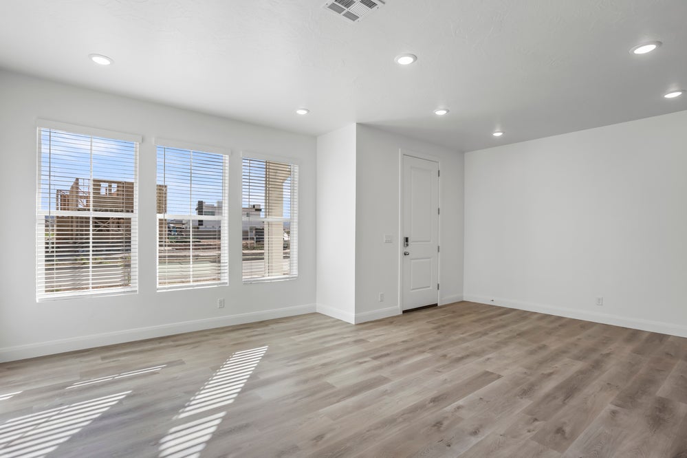 *Photo is representational of the floor plan only, not specific listing. Contact agent for details*. 3br New Home in St. George, UT