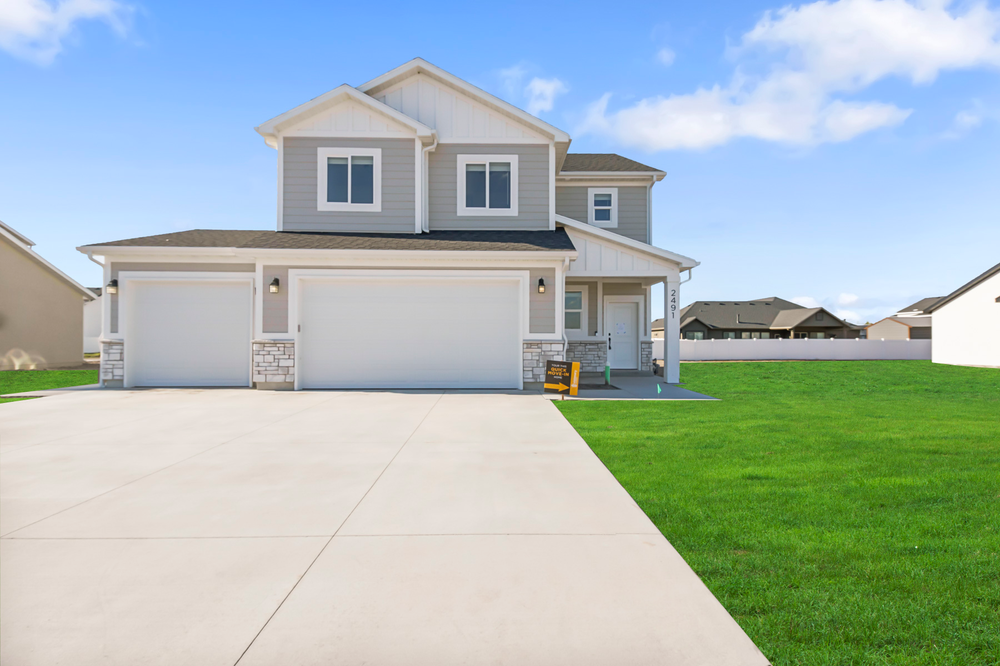 *Finished home photos are representational images only. See sales agent for details. 2,216sf New Home in Nibley, UT