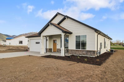 Front Elevation: 04.18.2024. 3br New Home in Nibley, UT