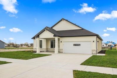Front Elevation: 04/18/2024. 3br New Home in Nibley, UT